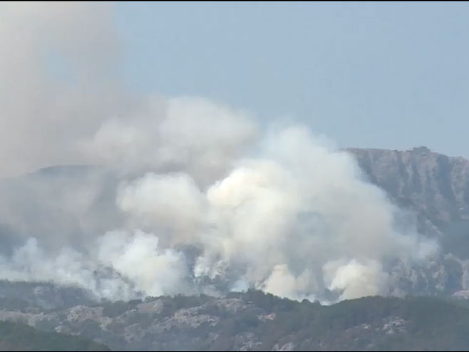 Пожар се шири ка врху Ловћена - Фото: Screenshot/YouTube