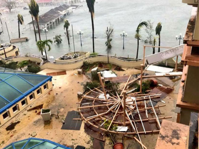 Ураган Ирма (фото: Twitter) - 