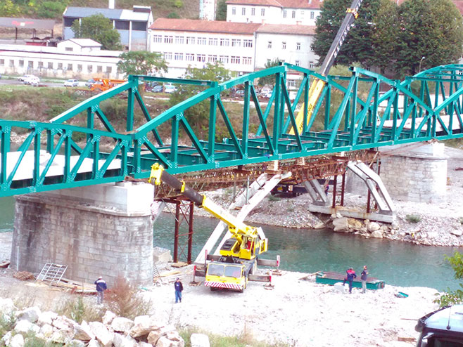 Фоча - жељезни мост на ријеци Дрини - Фото: Сенссервис