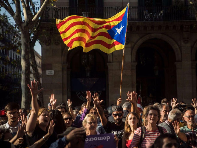 Каталонски парламент прогласио је независност  (Фото:eldia.com) - 