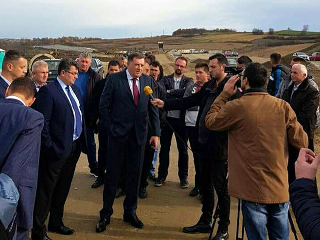 Додик у обиласку радова на изградњу аутопута "9.јануар" у мјесту Хрваћани - Фото: Facebook