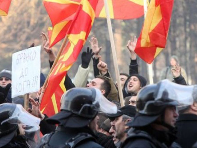 Протести у Македонији (Фото: http://www.balkanpost.net) - 