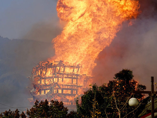 Изгорјела највећа дрвена кула у Азији  (Фото:Xinhua / Global Look Press ) - 