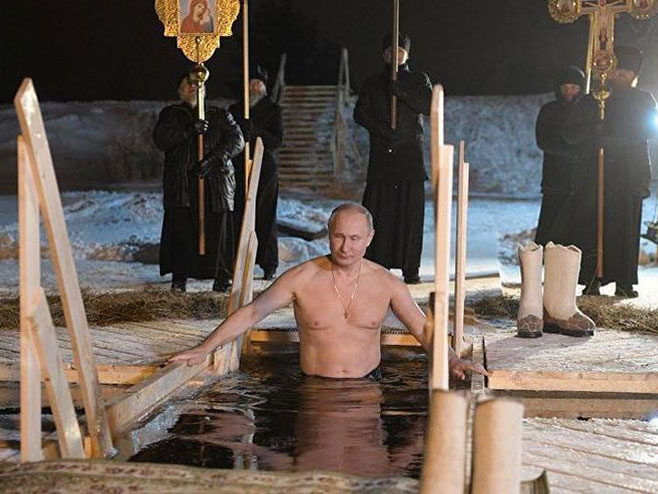 Путин се окупао у леденом језеру (фото:Sputnik) - 