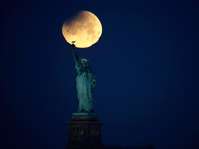 Супермјесец над Њујорком - Фото: РТС