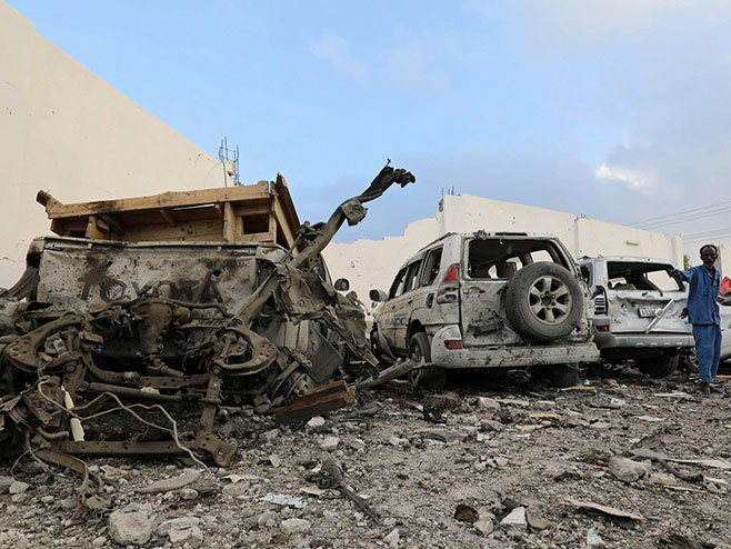 Сомалија, бомбашки напад (Фото: https://pbs.twimg.com) - 