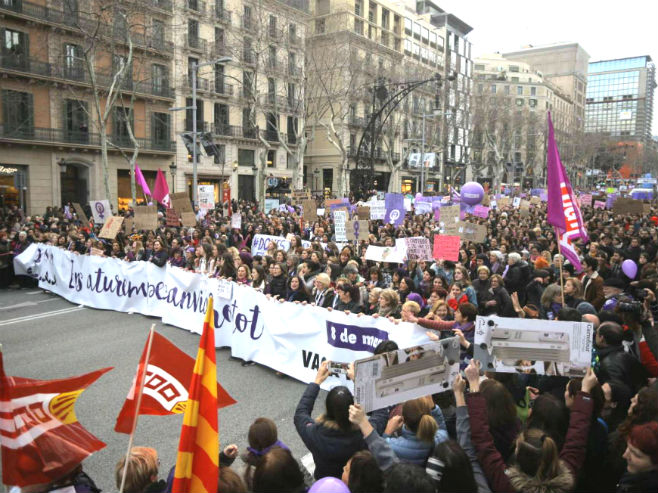 Шпанија: Феминистички штрајк у Барселони (Фото: El Pais) - 