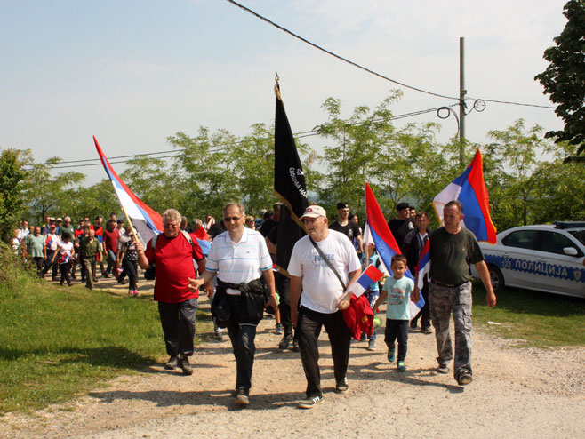 Стотине учесника марширало од Брода до Липе - Фото: СРНА
