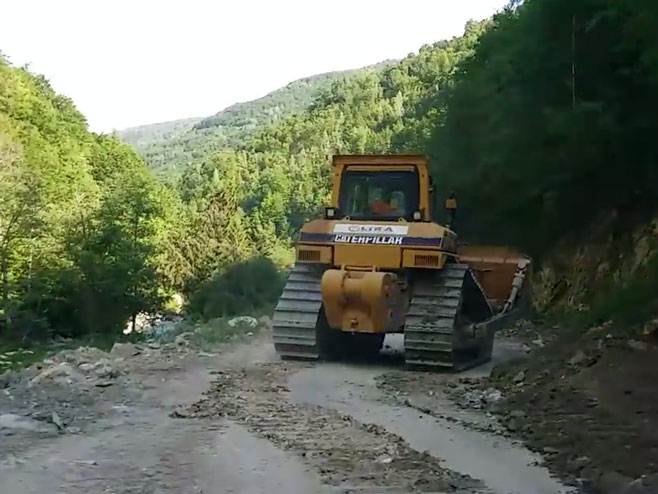 Косовска влада почела незаконите радове на магистралном путу у близини Високих Дечана - Фото: Screenshot/YouTube