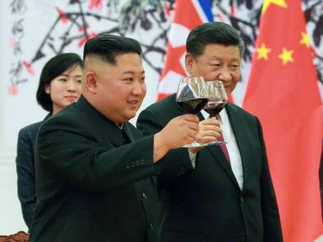 Ким Џонг Ун и Си Ђинпинг - Фото: AP