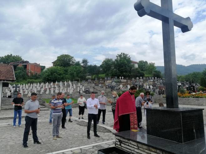 Централни Спомен-крст на градском гробљу у Братунцу Централни Спомен-крст на градском гробљу у Братунцу - Фото: СРНА