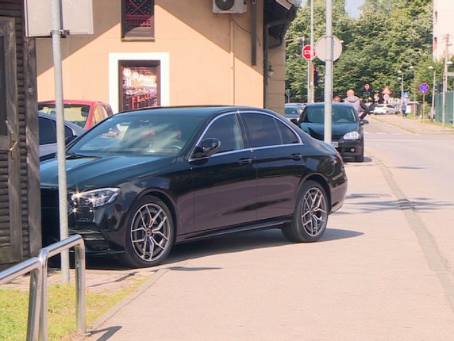 Евидентирано око 34.000 прекршаја непрописног паркирања возила (ВИДЕО) Евидентирано око 34.000 прекршаја непрописног паркирања возила (ВИДЕО)