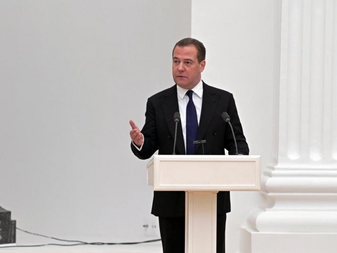 Дмитриј Медведев (фото: EPA-EFE/ALEXEI NIKOLSKY / KREMLIN POOL / SPUTNIK) - 