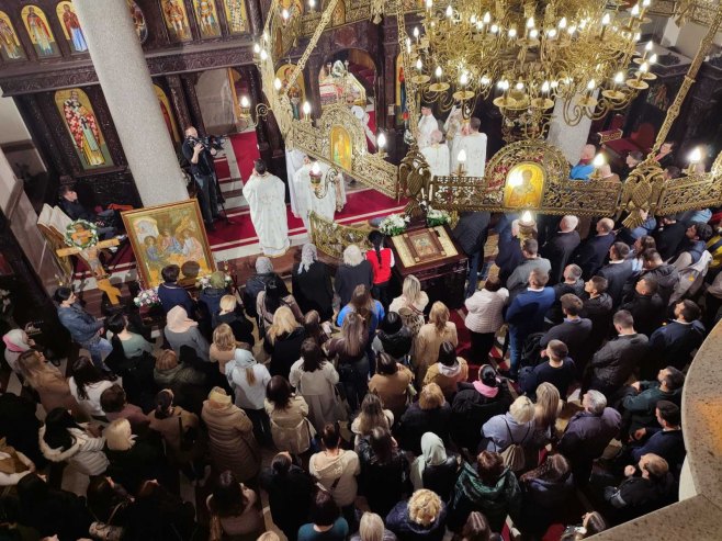 Поноћна васкршња литургија у храмовима широм Српске