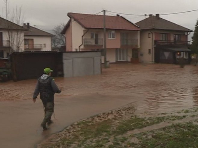 Више од 50 кућа поплављено у Сјеверној Македонији, угрожене пољопривредне површине Више од 50 кућа поплављено у Сјеверној Македонији, угрожене пољопривредне површине