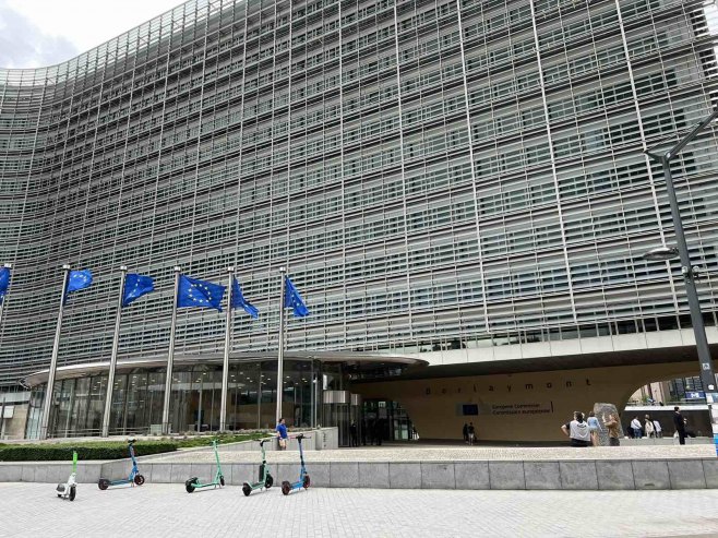 Европска комисија отворила поступак против Инстаграма и Фејсбука