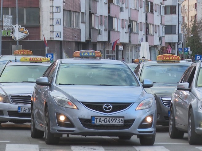 Такси возила у Бањалуци Такси возила у Бањалуци - Фото: РТРС