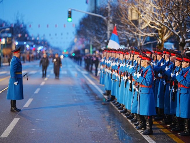 Свечани дефиле Свечани дефиле - Фото: РТРС