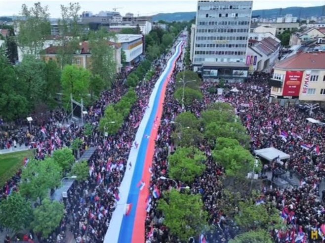 Са митинга "Српска те зове" јасно поручено - Нећемо дозволити да понизите страдалнички народ! (ФОТО/ВИДЕО)
