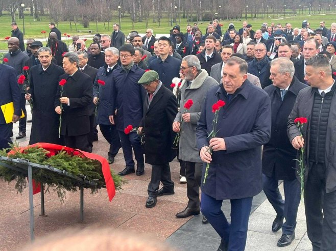 Додик положио вијенце у спомен на жртве опсаде Лењинграда