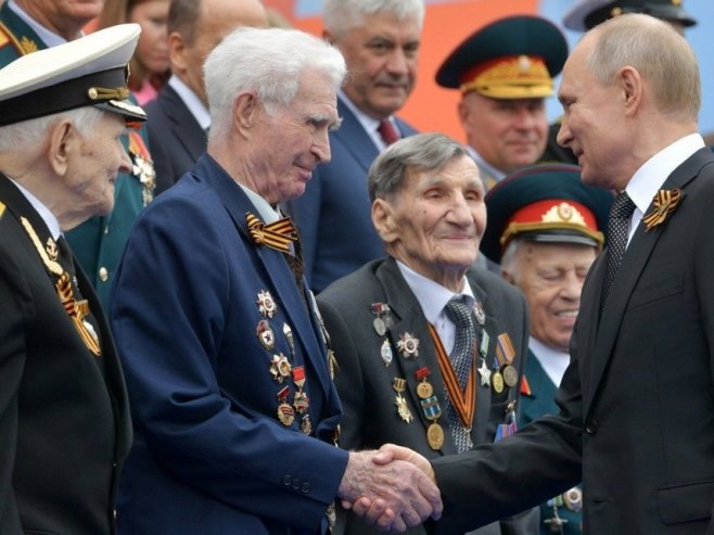 Путин: Морални примјер ветерана чврст ослонац у ери искушења