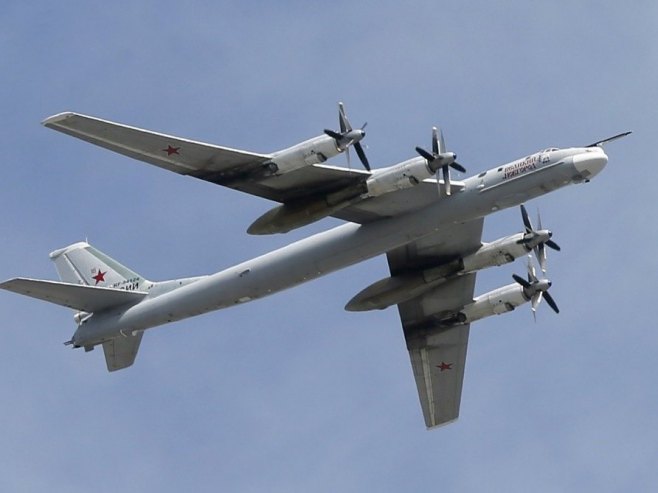 Руски стратешки бомбардери Ту-95МС (Фото: EPA/YURI KOCHETKOV) - 