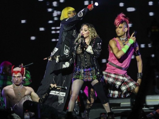Мадона (Фото: EPA-EFE/ANDRE COELHO) - 