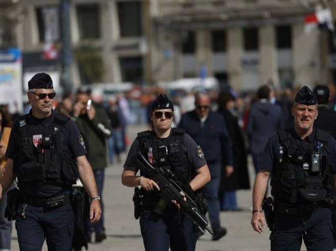 Пуцњава у Паризу, повријеђена два полицајца