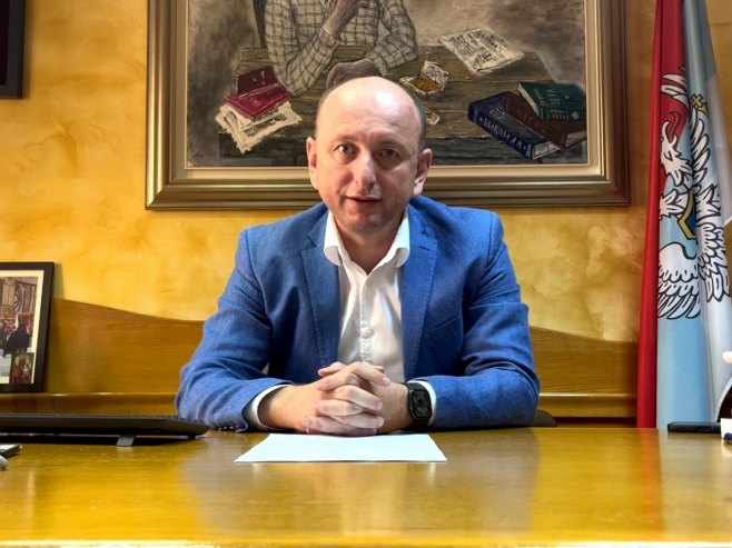 Кнежевић: Чему ће наша два војника да науче украјинске - како се пије пиво и праве приганице? Кнежевић: Чему ће наша два војника да науче украјинске - како се пије пиво и праве приганице?