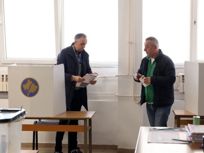 Гласање (фото: EPA-EFE/GEORGI LICOVSKI) Гласање (фото: EPA-EFE/GEORGI LICOVSKI) -