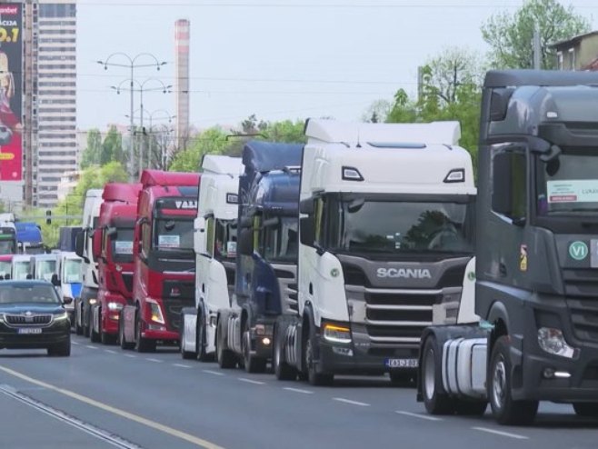 Возачи камиона из БиХ и Србије најавили блокаду граница 26. јануара: Увоз и извоз ће стати Возачи камиона из БиХ и Србије најавили блокаду граница 26. јануара: Увоз и извоз ће стати