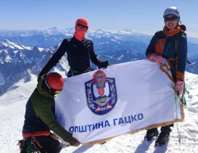 Екипа херцеговачких планинара вратила се кући - емоције помијешане (ВИДЕО) Екипа херцеговачких планинара вратила се кући - емоције помијешане (ВИДЕО)