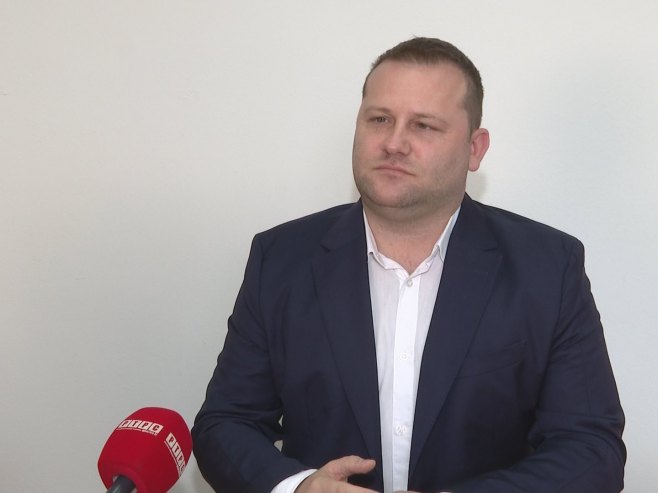 Увреде и пријетње Милошу Лукићу због најаве промоције књиге о Приједору (ВИДЕО) Увреде и пријетње Милошу Лукићу због најаве промоције књиге о Приједору (ВИДЕО)