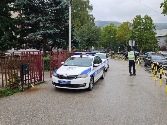 Ухапшен двадесетосмогодишњак у вези са нестанком оружја из полицијске станице Ухапшен двадесетосмогодишњак у вези са нестанком оружја из полицијске станице