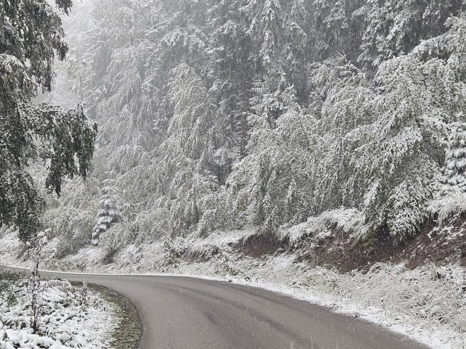 Снијег, путеви (фото:TANJUG/ BRANKO LUKIĆ/ bs) Снијег, путеви (фото:TANJUG/ BRANKO LUKIĆ/ bs) -