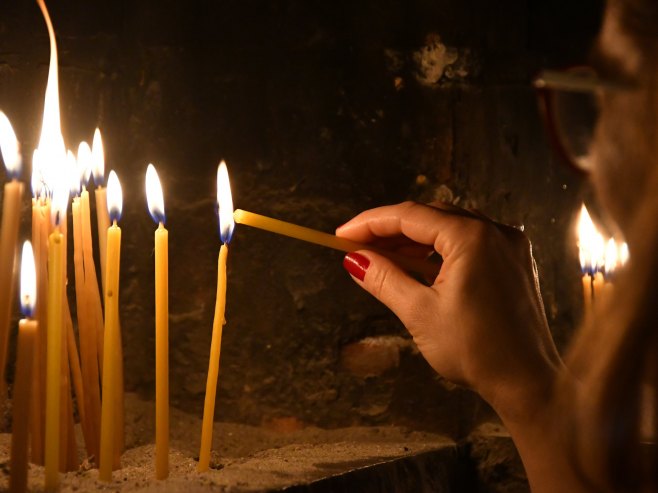 Свијеће (Фото: TANJUG/ ANA PAUNKOVIĆ/ bs) Свијеће (Фото: TANJUG/ ANA PAUNKOVIĆ/ bs) -