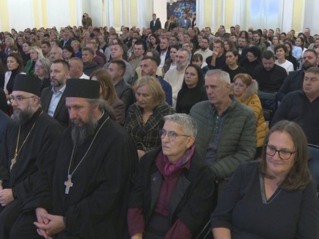 Представљен документарни филм "Сећање на нашу децу" ауторке Мире Лолић Мочевић (ФОТО) Представљен документарни филм "Сећање на нашу децу" ауторке Мире Лолић Мочевић (ФОТО)