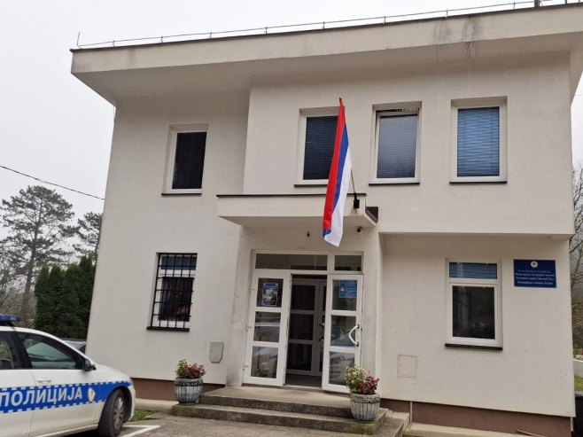 Упуцао сам себе из пушке, превезен у УКЦ Упуцао сам себе из пушке, превезен у УКЦ