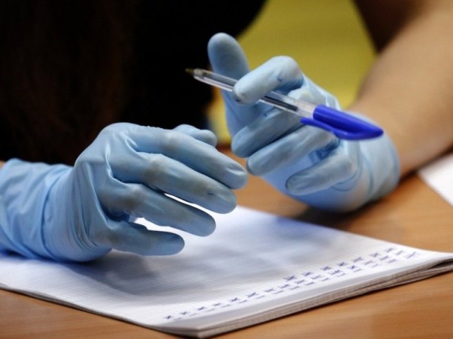 Рукавице, илустрација (Фото: EPA/ANTONIO BAT) Рукавице, илустрација (Фото: EPA/ANTONIO BAT) -