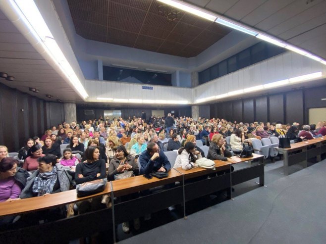 Пред добојском публиком изведена представа "Јао мени" Пред добојском публиком изведена представа "Јао мени"