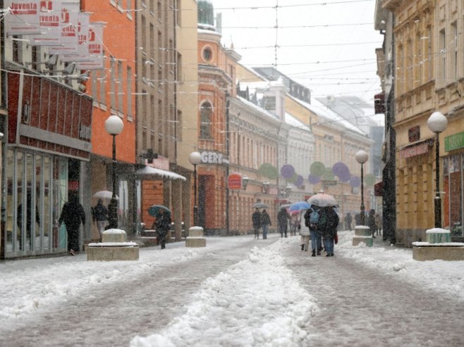 Снијег у Бањалуци Снијег у Бањалуци - Фото: ZIPAPHOTO/Borislav Zdrinja