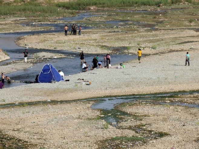 Исушена ријека сјеверно од Техерана (Фото: EPA/ABEDIN TAHERKENAREH) Исушена ријека сјеверно од Техерана (Фото: EPA/ABEDIN TAHERKENAREH) -