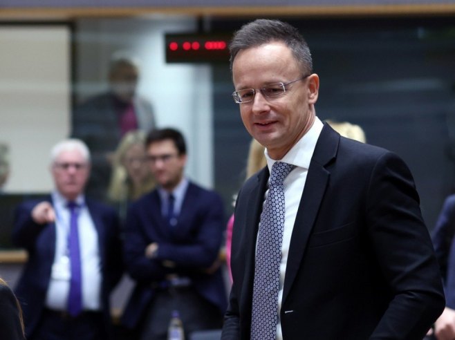 Петер Сијарто (фото: EPA/OLIVIER HOSLET) Петер Сијарто (фото: EPA/OLIVIER HOSLET) -