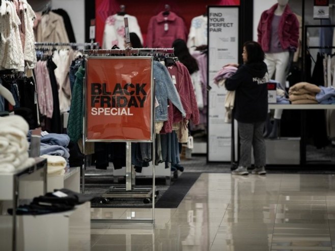 Црни петак (Фото: EPA/ETIENNE LAURENT/илустрација) Црни петак (Фото: EPA/ETIENNE LAURENT/илустрација) -