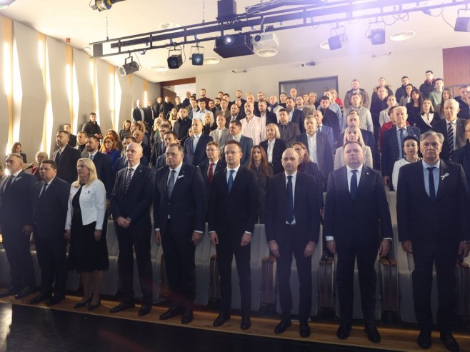 Петер Сијарто у Бањалуци Петер Сијарто у Бањалуци - Фото: ZIPAPHOTO/Borislav Zdrinja