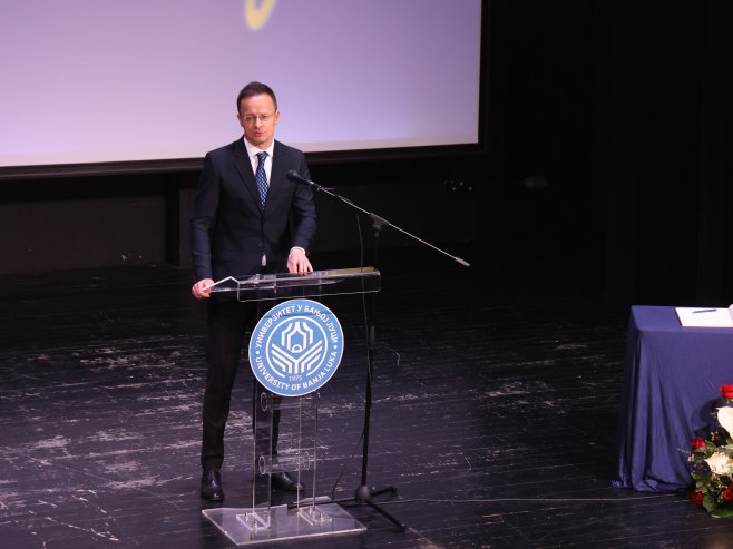 Петер Сијарто Петер Сијарто - Фото: ZIPAPHOTO/Borislav Zdrinja