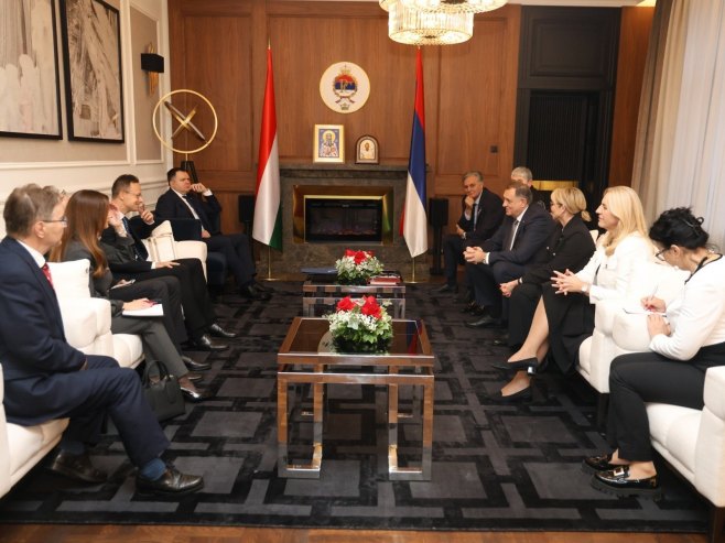 Састанак у Палати Републике Састанак у Палати Републике - Фото: ZIPAPHOTO/Borislav Zdrinja