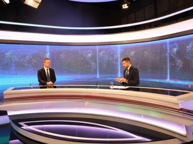 Сијарто на РТРС-у Сијарто на РТРС-у - Фото: ZIPAPHOTO/Borislav Zdrinja