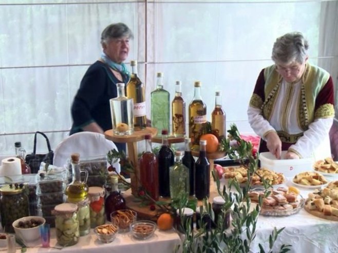 Све веће занимање за узгој маслина у Херцеговини; Одржан Први медитерански фестивал маслинарства (ВИДЕО) Све веће занимање за узгој маслина у Херцеговини; Одржан Први медитерански фестивал маслинарства (ВИДЕО)