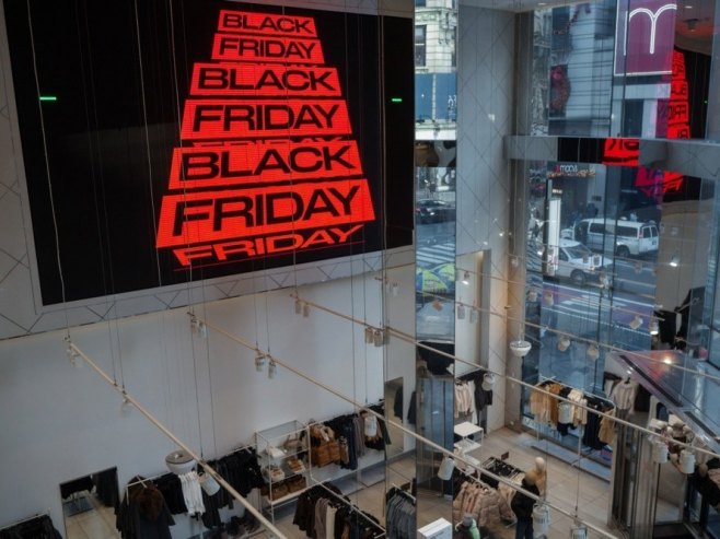 "Црни петак" (фото: EPA/OLGA FEDOROVA - илустрација) "Црни петак" (фото: EPA/OLGA FEDOROVA - илустрација) -